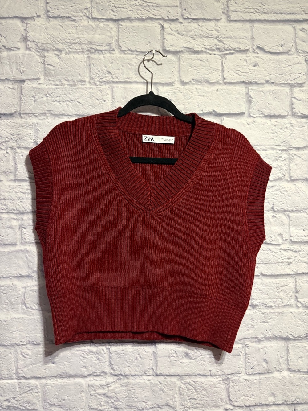 Zara Burgandy V-Neck Sleeveless Knit Sweater Vest Medium